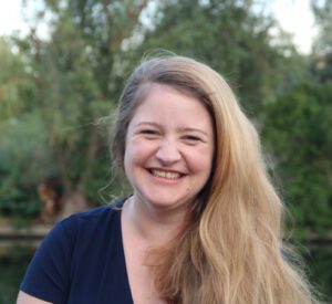 Portraitfoto der Mitarbeiterin