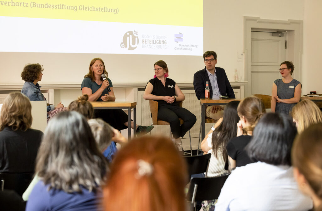 Podiumsdiskussion Fachtag Mädchenbeteiligung vom 6.6.2023